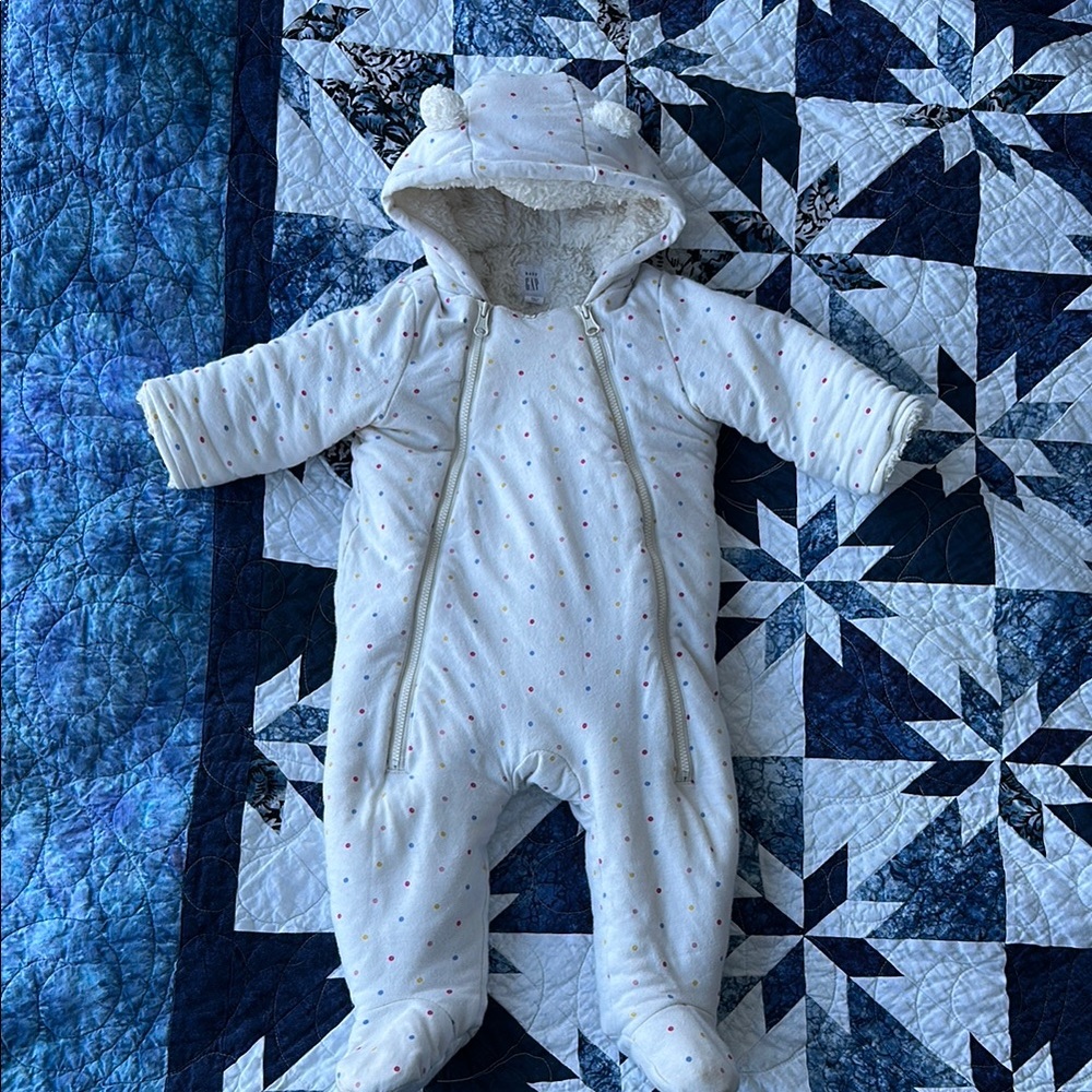 GAP white and polkadot Footies One Piece with bear Hood and Plush Texture inside